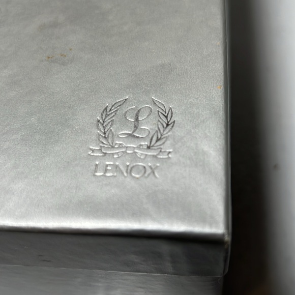 Lenox Vintage Flower Etched Crystal Vase Original Box - Picture 8 of 8